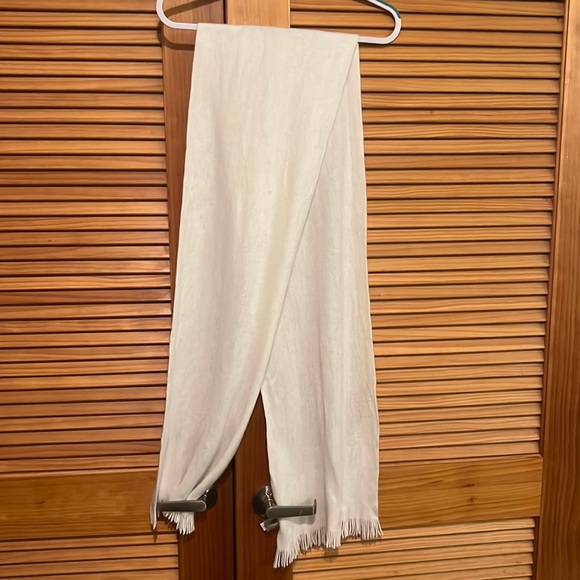 Calvin Klein White Scarf/Wrap - Picture 3 of 7